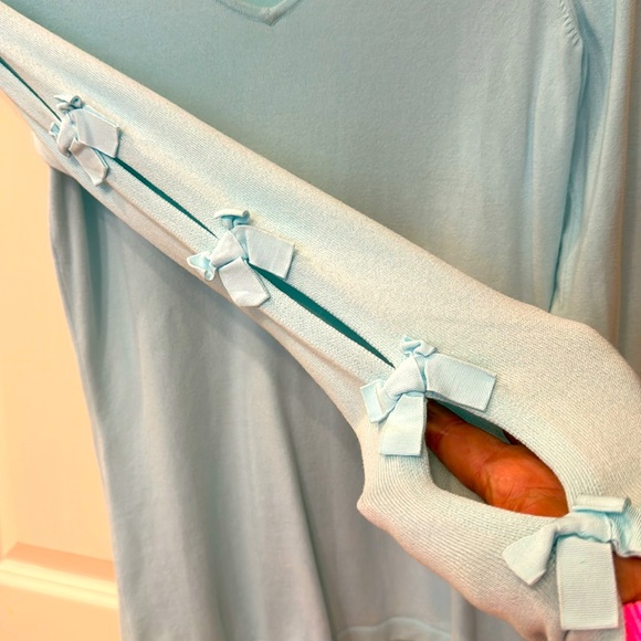 Lily Pulitzer v neck sweater with bow details on sleeves. Small - Picture 2 of 4